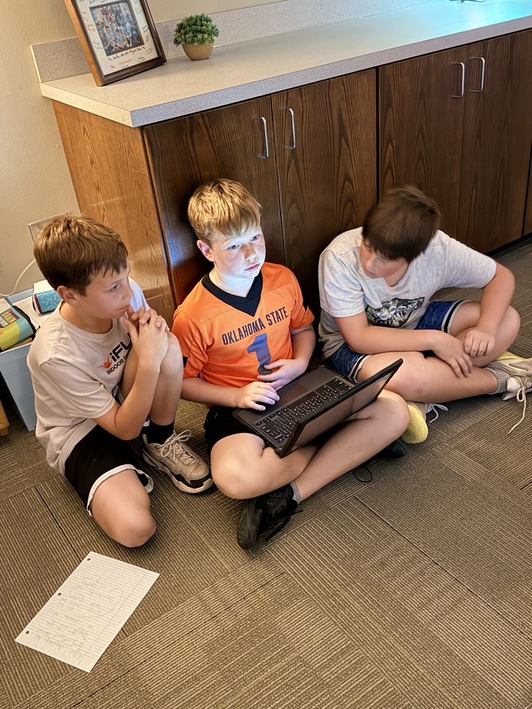 5th grade GATE students working on round 1 of the MEE competition.