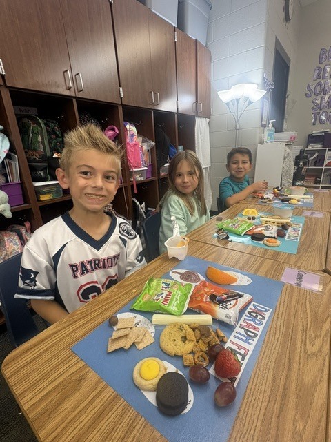 kids posing with digraph feast