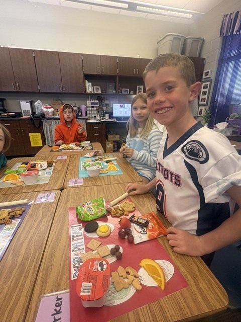 kids posing with digraph feast