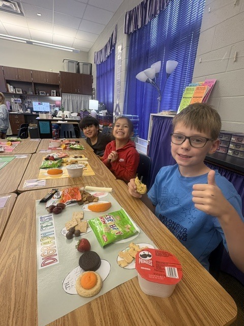 kids posing with digraph feast