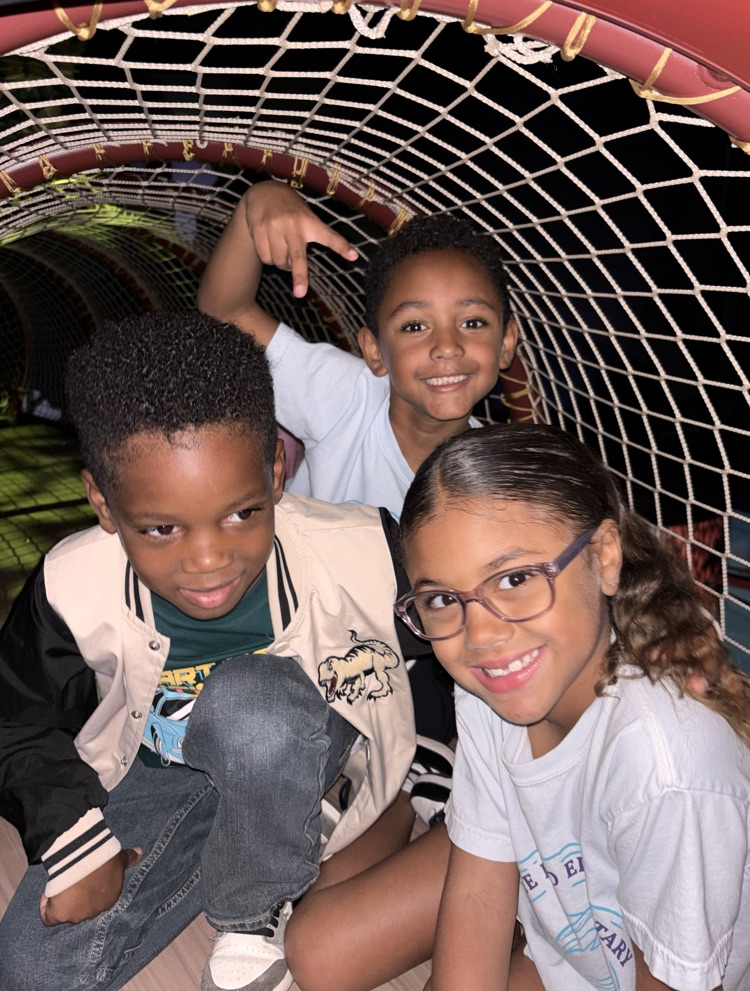 students in discovery center 
