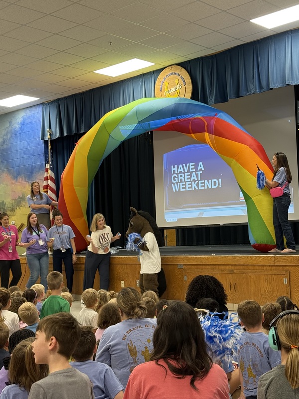 teachers throwing "color" on Chargeie