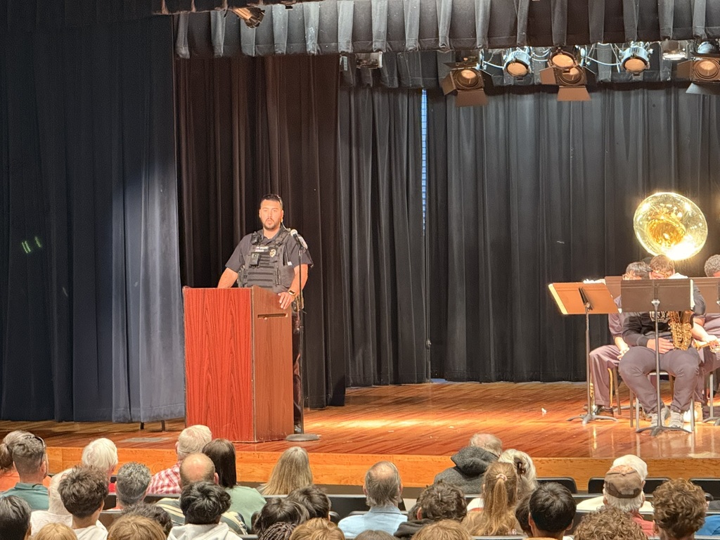 Today, the City of Edna and Edna ISD hosted a Veterans Day program at Edna High School.  Thank you to our local veterans for attending and to Shiloh Baptist Church for providing a meal for these heroes.  Thank you for your service! ❤️🤍💙