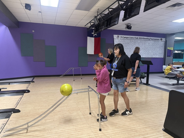 JCSSC students at the bowling alley 