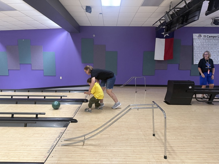JCSSC students at the bowling alley 