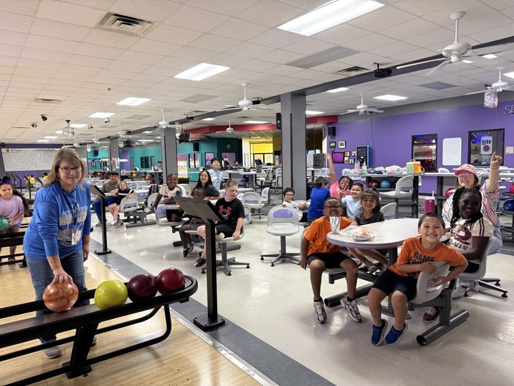 JCSSC students at the bowling alley 