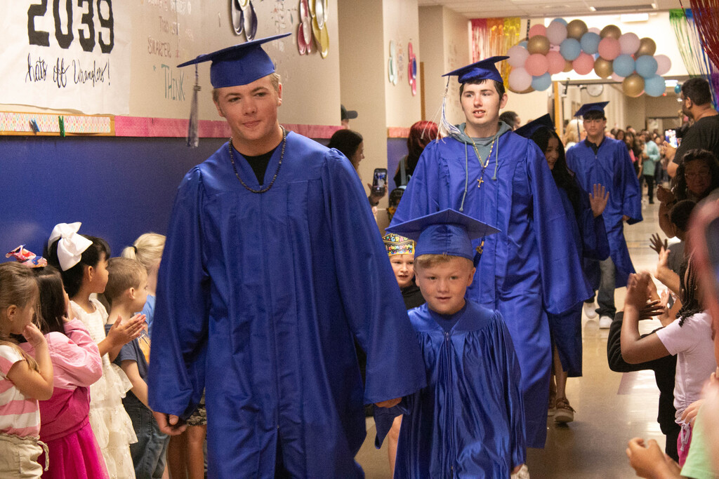 A mix of emotions filled the halls this morning as our graduating seniors took one final walk through the elementary campus — this time alongside our graduating kindergarteners. 💙🎓 For the seniors, it was a chance to reflect on how far they’ve come. For the kindergarteners, it was a glimpse into the journey ahead. One chapter is ending, while another is just beginning. Check out a few moments we were able to capture from this special tradition.