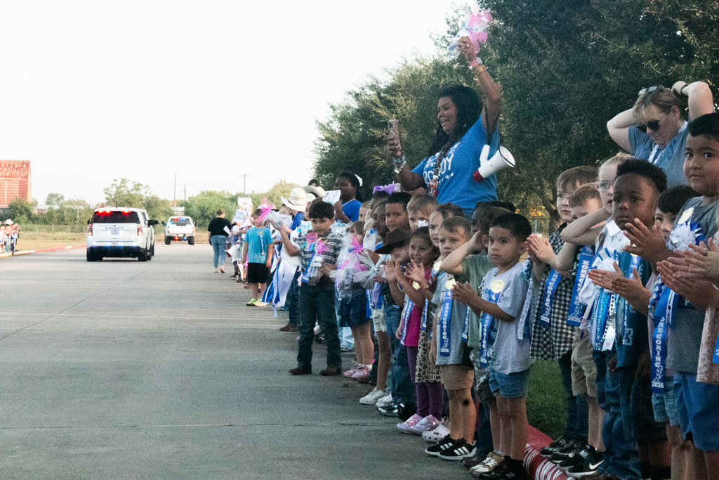 💙🤠 **LOOK WHO STOPPED BY!** 🤠💙 This morning, the **Homecoming Parade** stopped by the Elementary School, and our seniors, football players, cheerleaders, and dance team got to spend some time with our littlest Wranglers! 🐴💙 There were plenty of smiles, handshakes, and Homecoming spirit all around! 🏈🎉