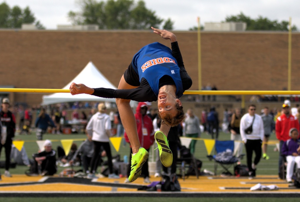 MHSAA winning boys high jump image
