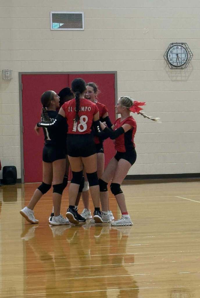 team hudled on court