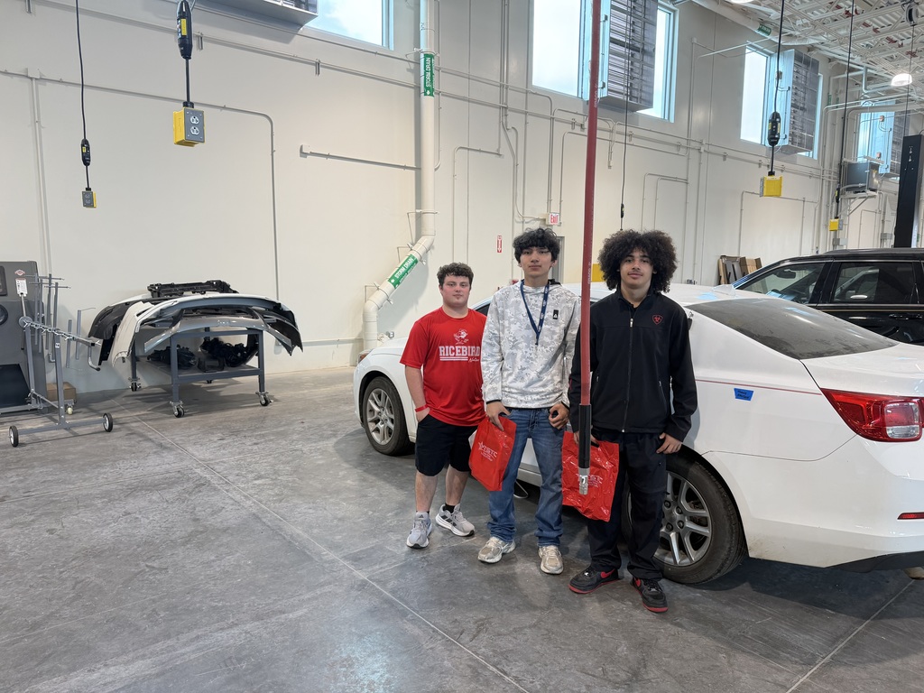 students by auto tech training equipment