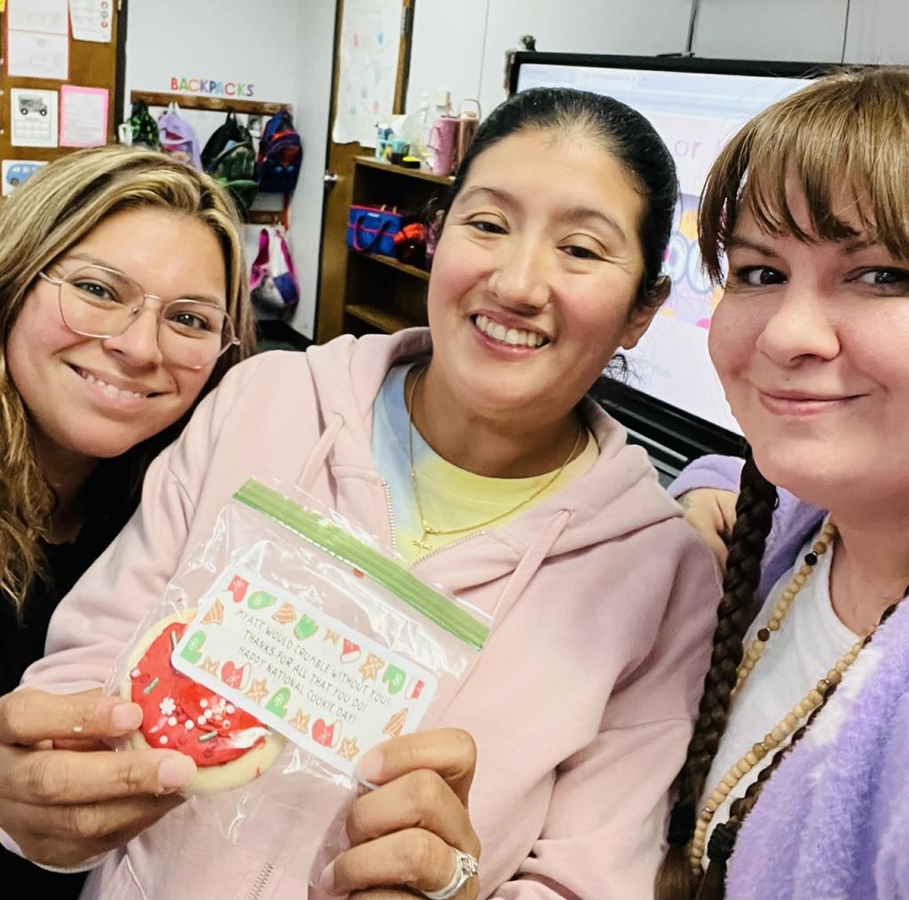 3 teachers with a cookie
