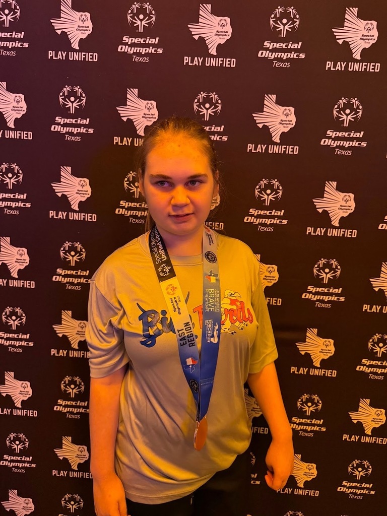 hannah with her medal