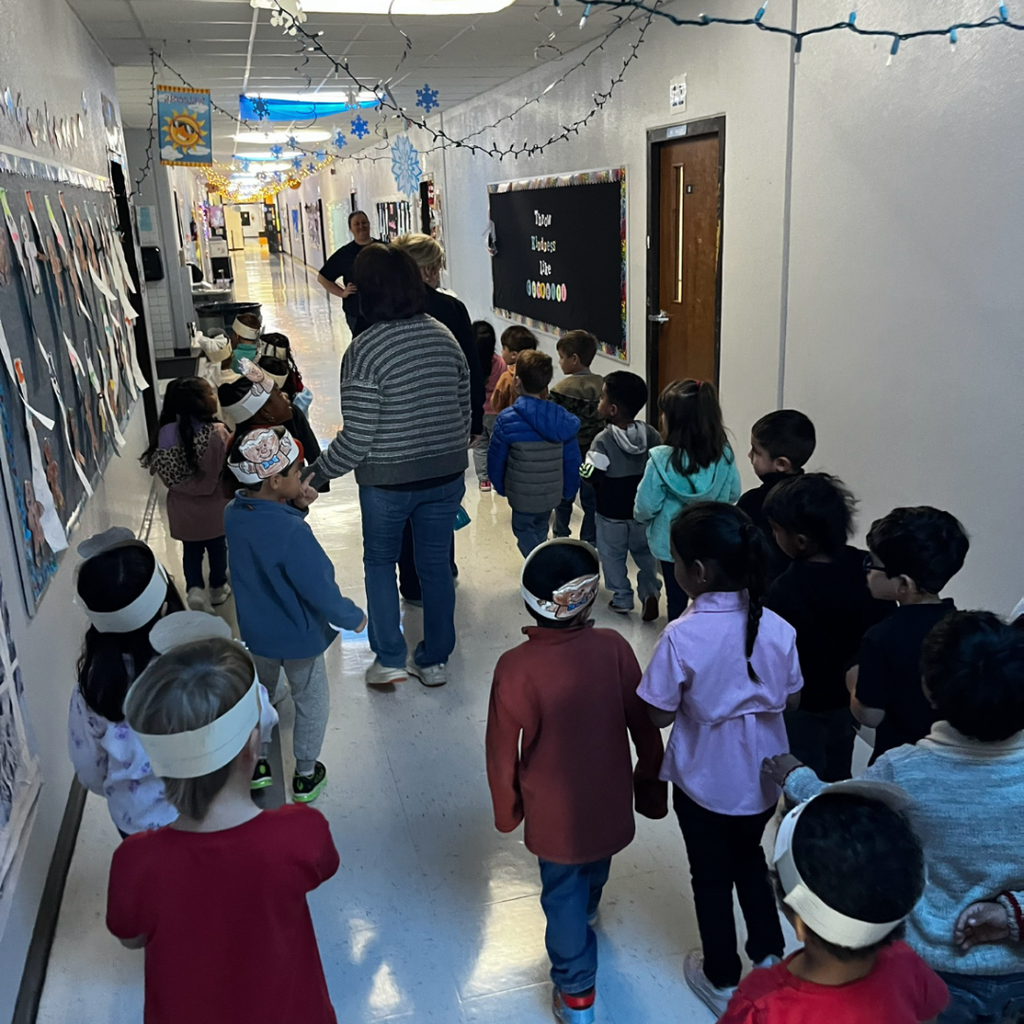 kids in hall looking for the ginger bread man