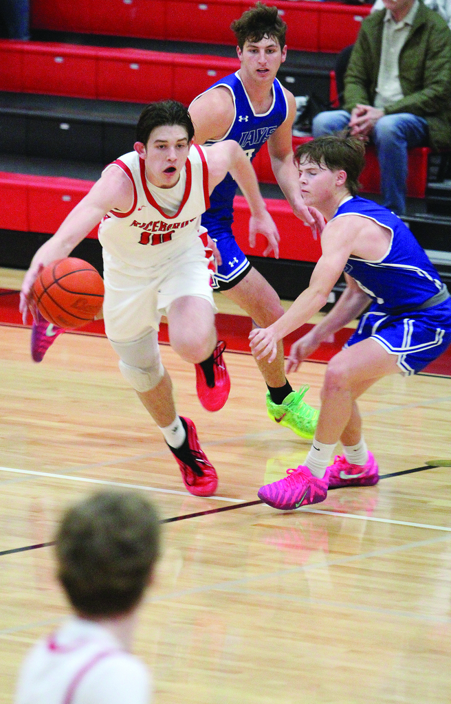 Gus dribbles past opponents
