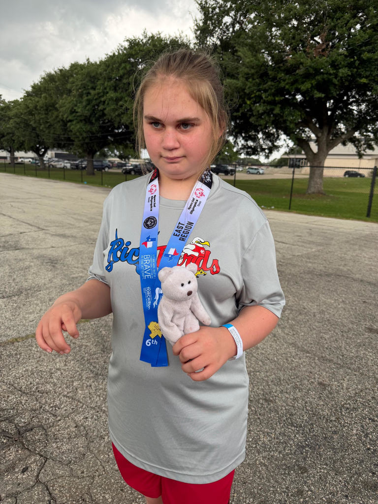 hannah wearing 6th place medal