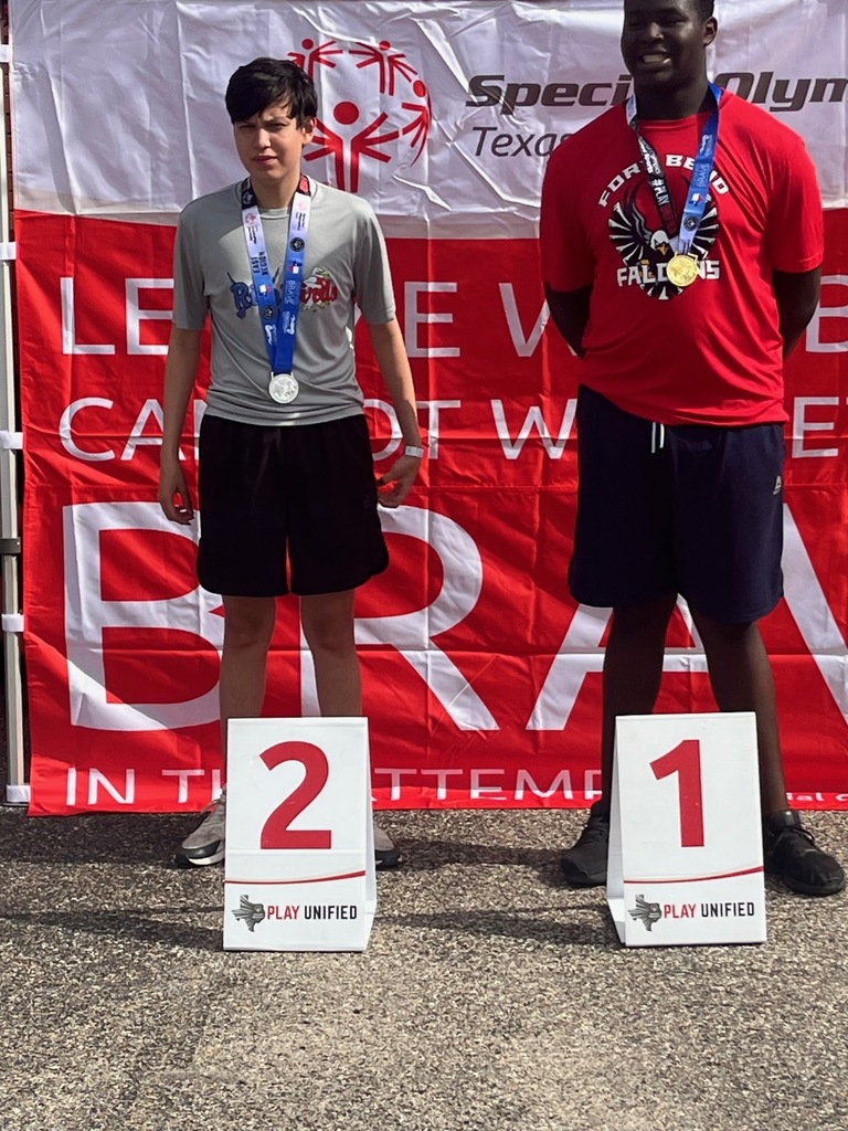 felix wearing 2nd place medal