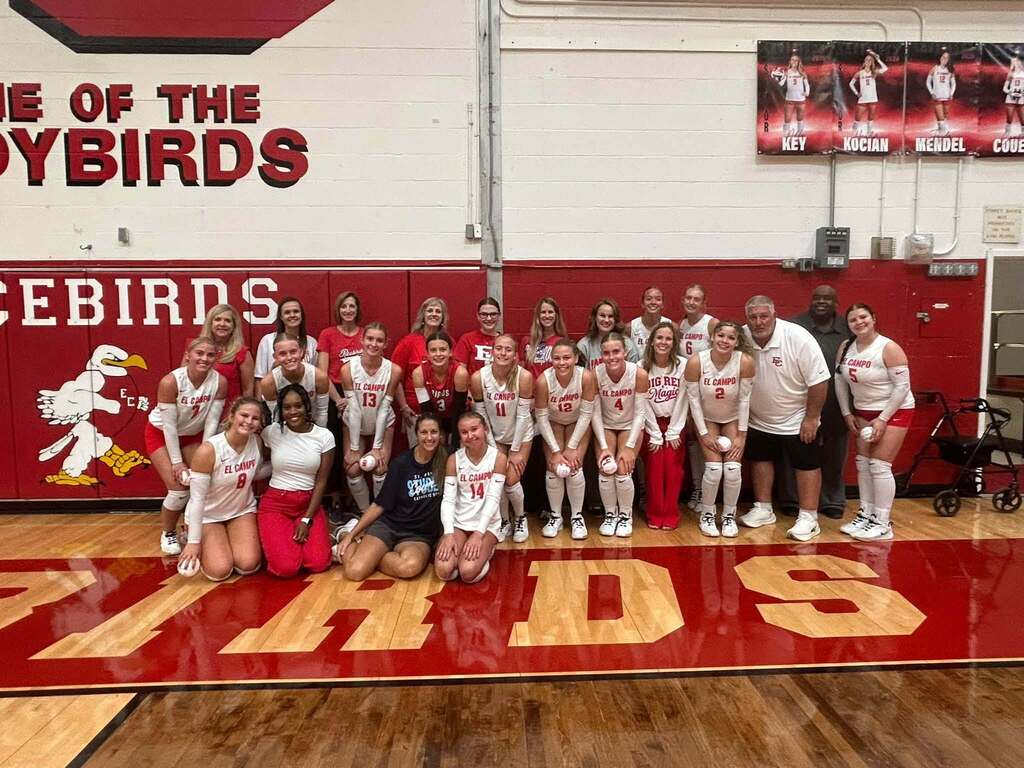 volleyball girls posing with teachers