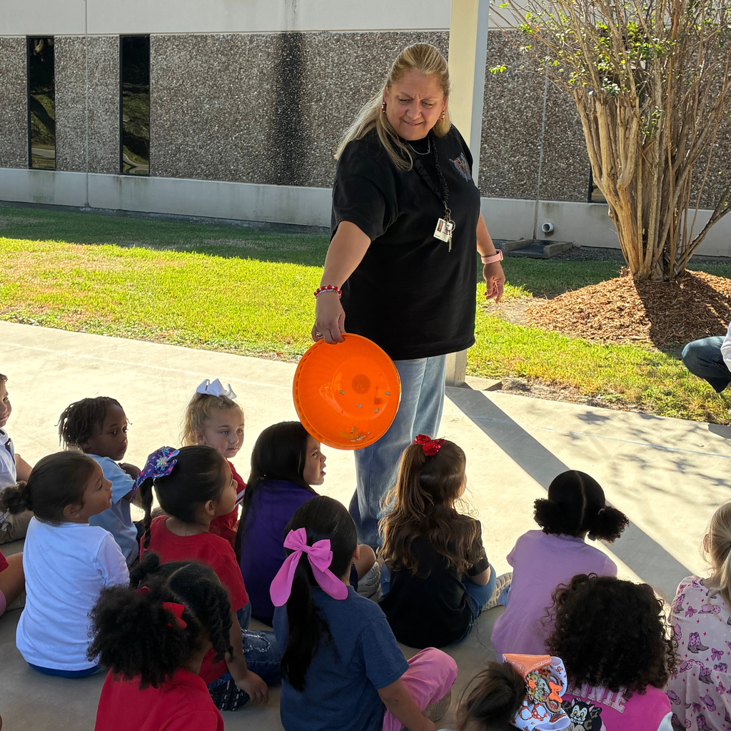 teacher showing the seeds in a bowl to the students