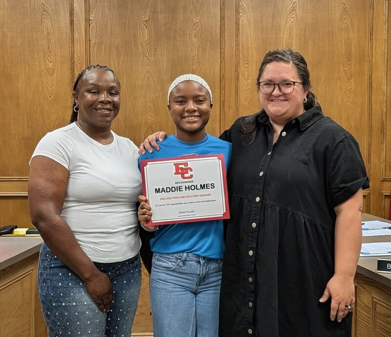 maddie with her mom and coach