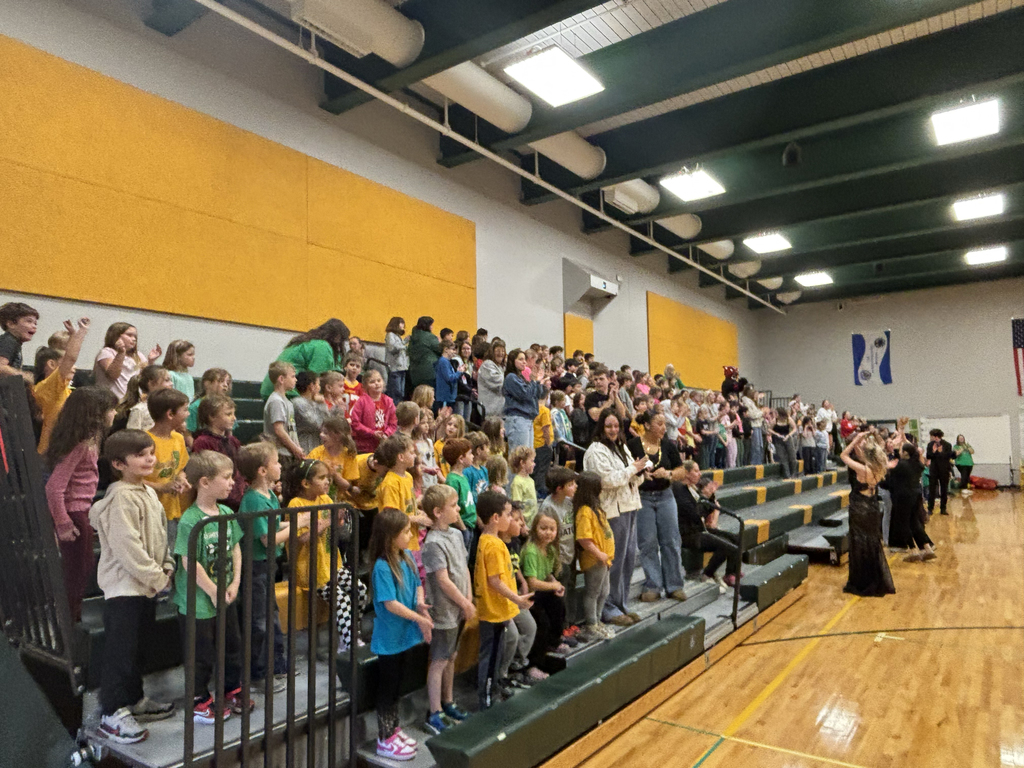 Grandview staff and students cheering on the EHS cheerleaders and band