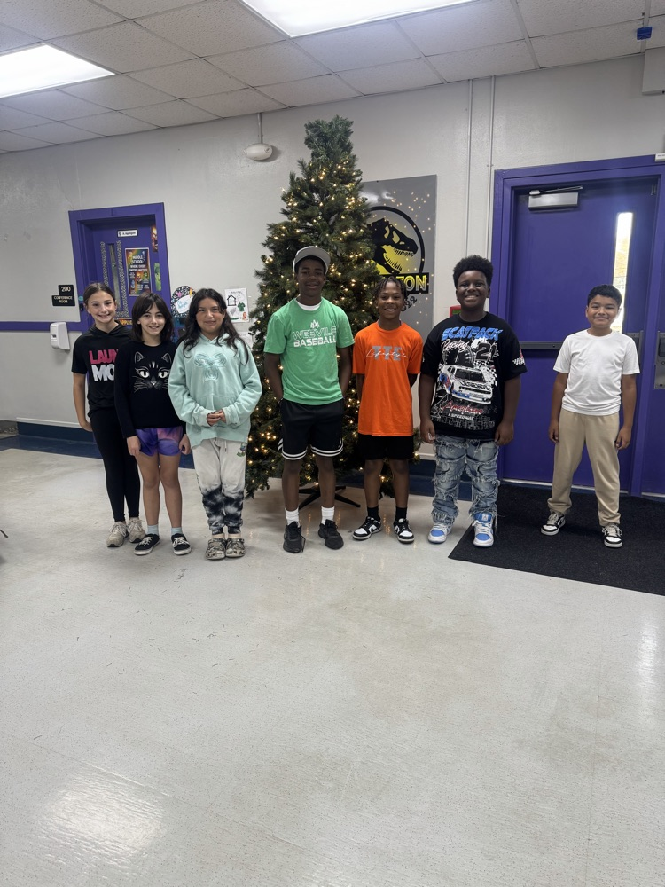 students in front of the Christmas tree