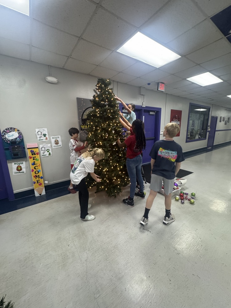 students decorating Christmas tree