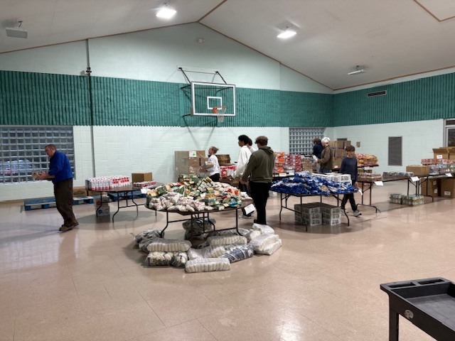 Students volunteer to help load food for families.