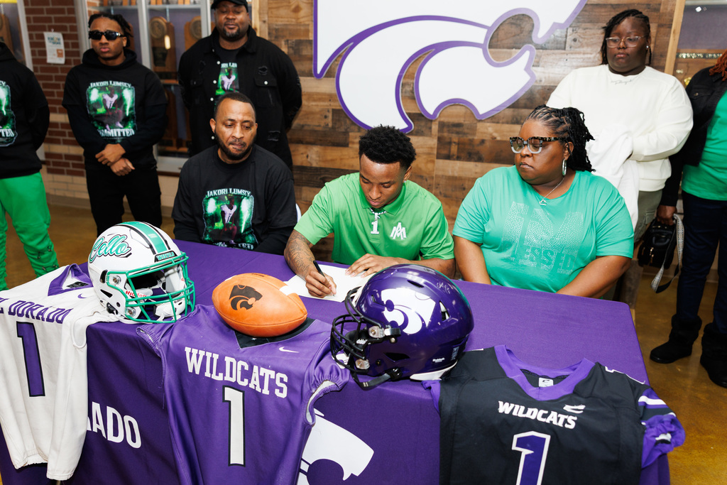 Jakori Lumsey signing UAM