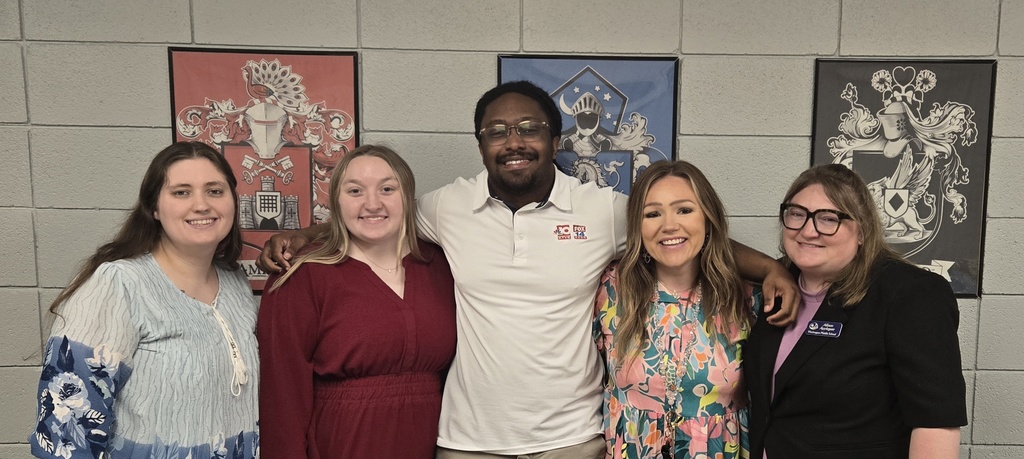 ktve reporter pictured with four washington middle school teachers for an interview about their experience attending teacher training at Ron Clark Academy