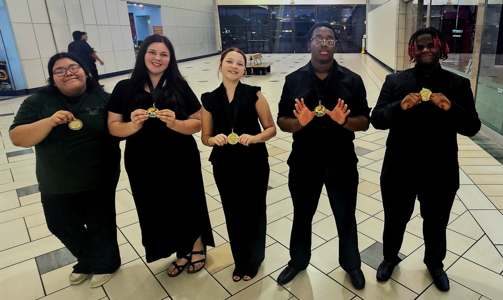 Friday,  the EHS Jazz Cats competed in the Four-States Jazz Festival in texarkana, TX. 5 students won the Scott Joplin Soloist award for their solos during our competition performance. Students left to right: Ianna Hernandez 12 Alto Sax, Addison Baker 12 Bari Sax, Emma Borosvskis 10 Trumpet, Caden Hymes 12 Trumpet, and Skylen Caver 11 Trumpet. 