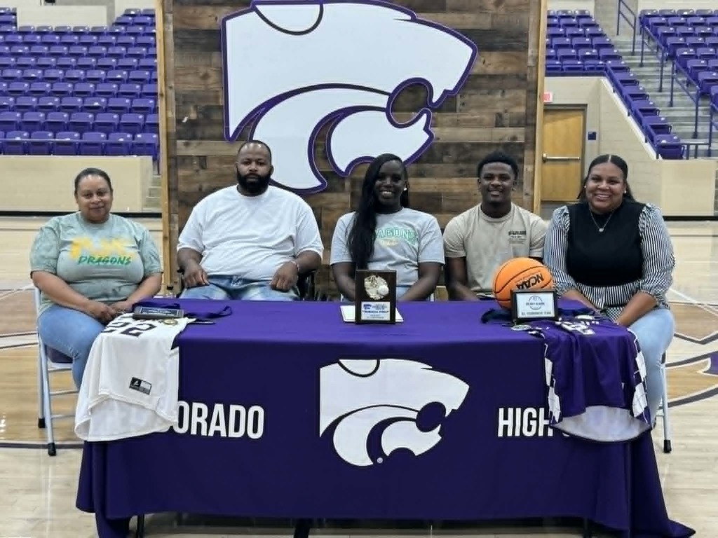 Congratulations to Makhiya Tillis for signing to play basketball at Paris Junior College!  We are so proud of your hard work, dedication, and commitment to the game. We cannot wait to see you continue to shine at the next level! 🏀👏