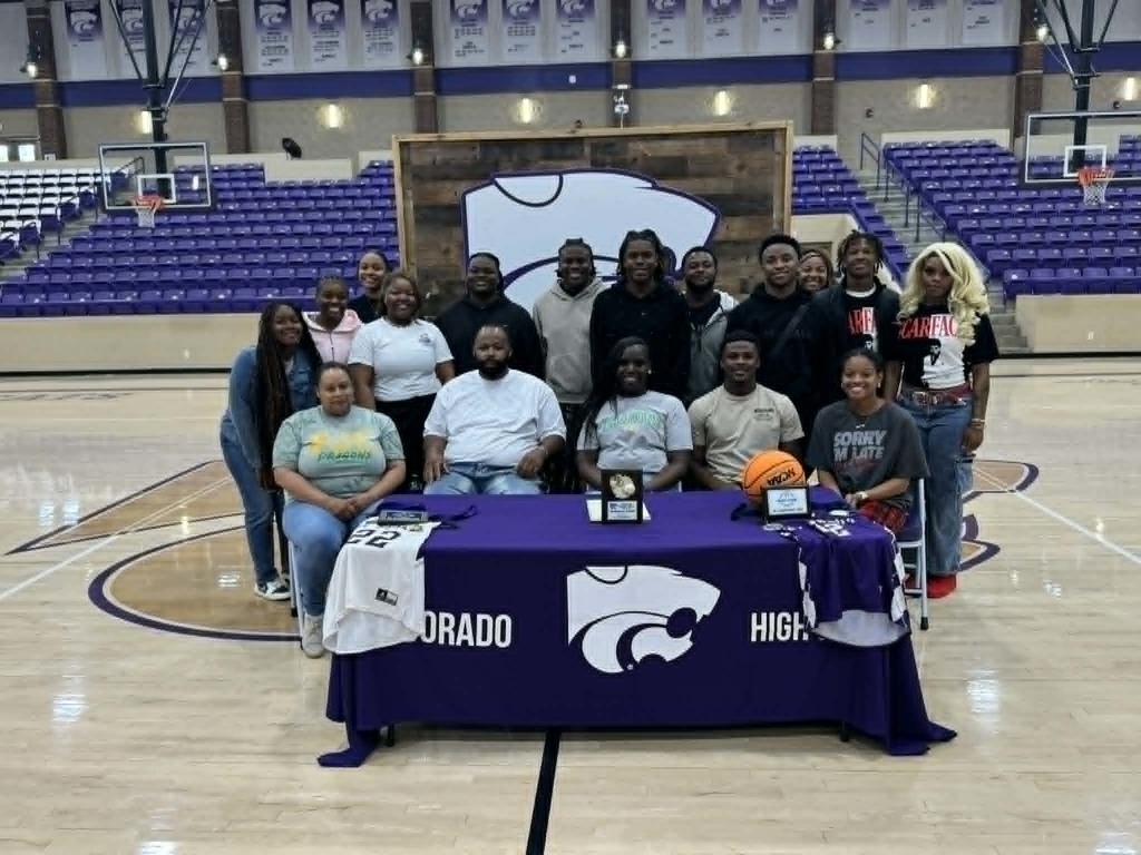 Congratulations to Makhiya Tillis for signing to play basketball at Paris Junior College!  We are so proud of your hard work, dedication, and commitment to the game. We cannot wait to see you continue to shine at the next level! 🏀👏