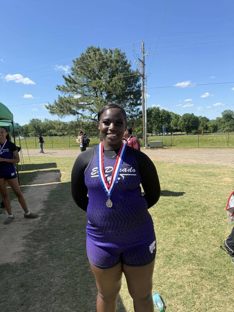 Congrats to Makhiya Tillis for placing 2nd in the girls shot put!