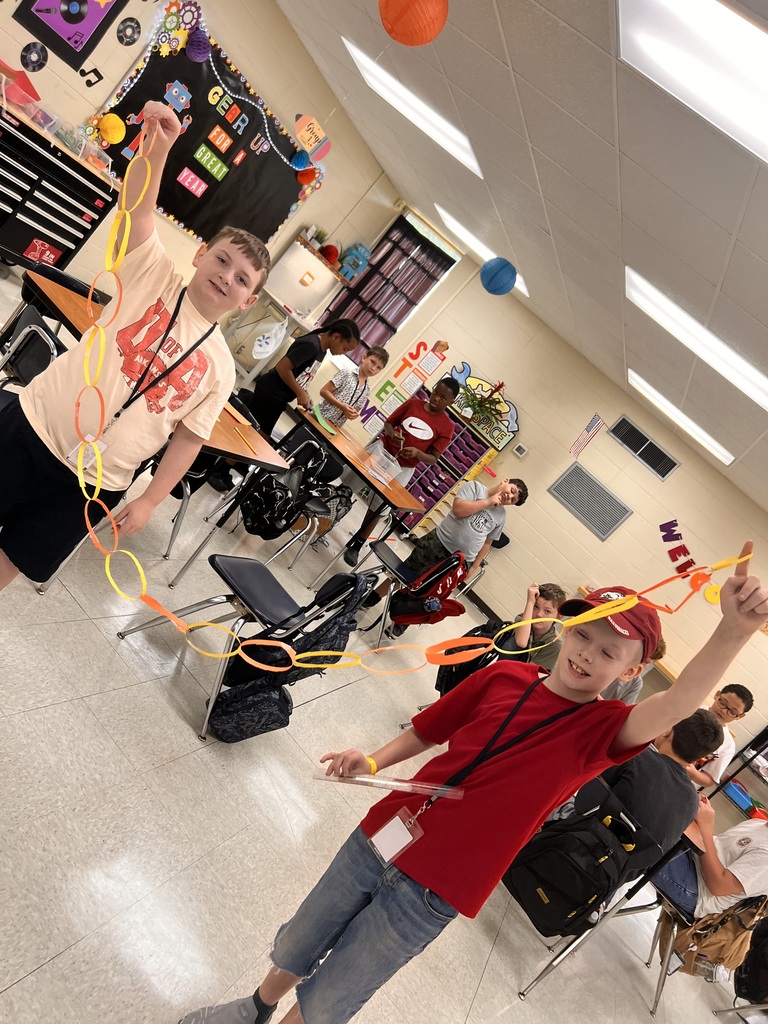 Students and the longest paper chain