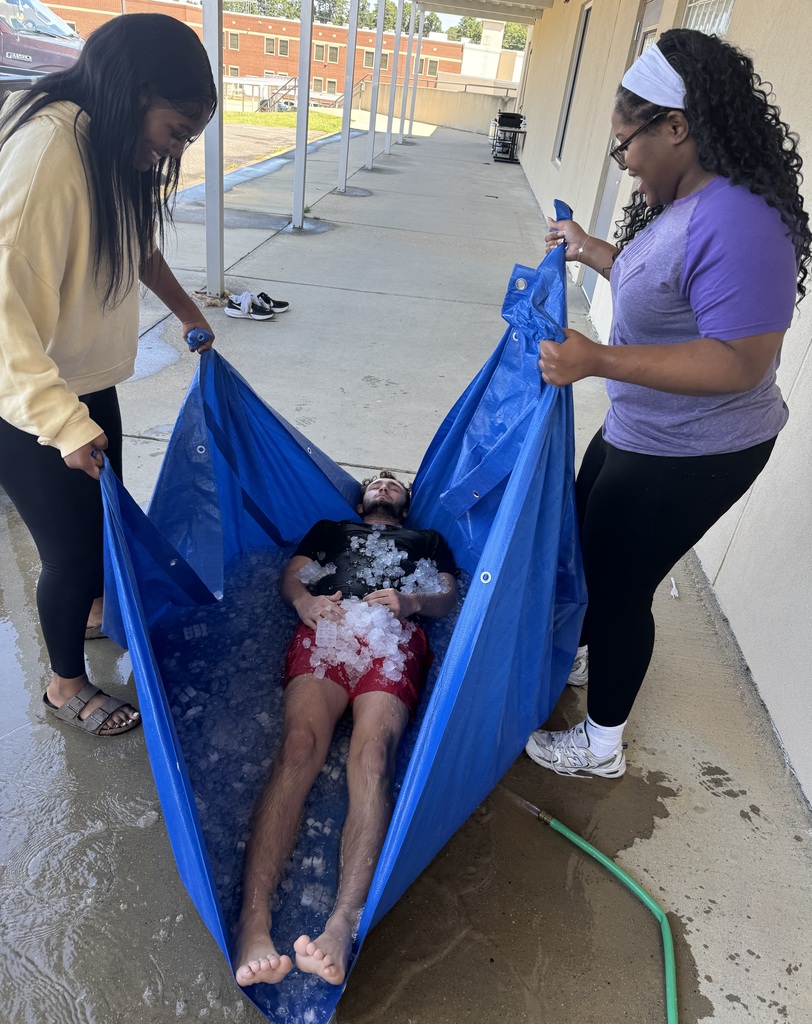 EHS injury assessment students practicing practical skills in an emergency situation.