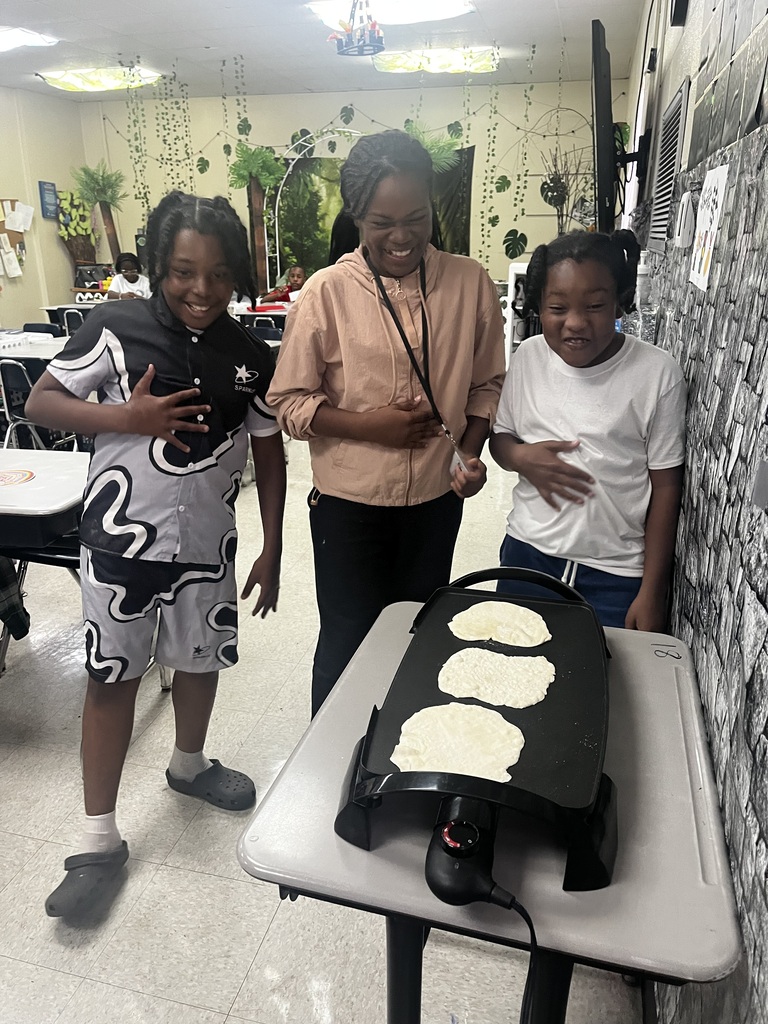 Students enjoying making tortillas