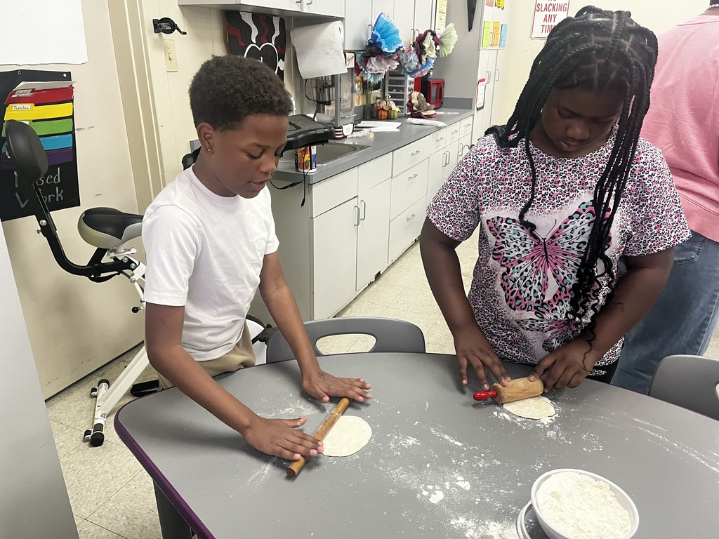 Students enjoying making tortillas