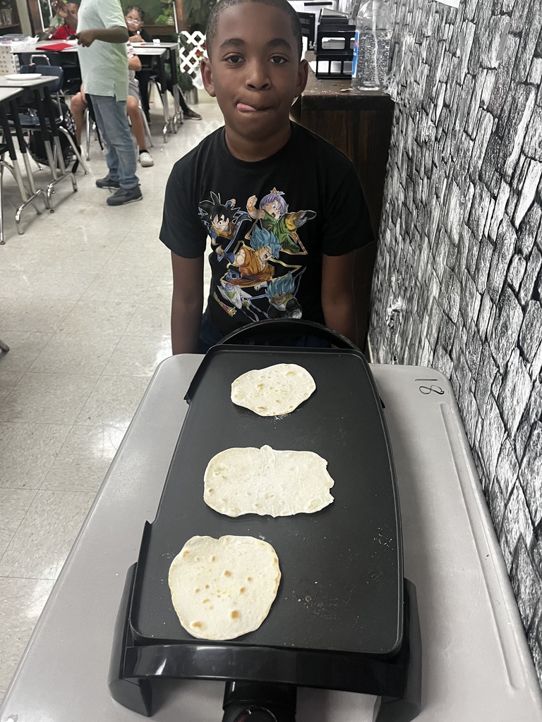 Students enjoying making tortillas