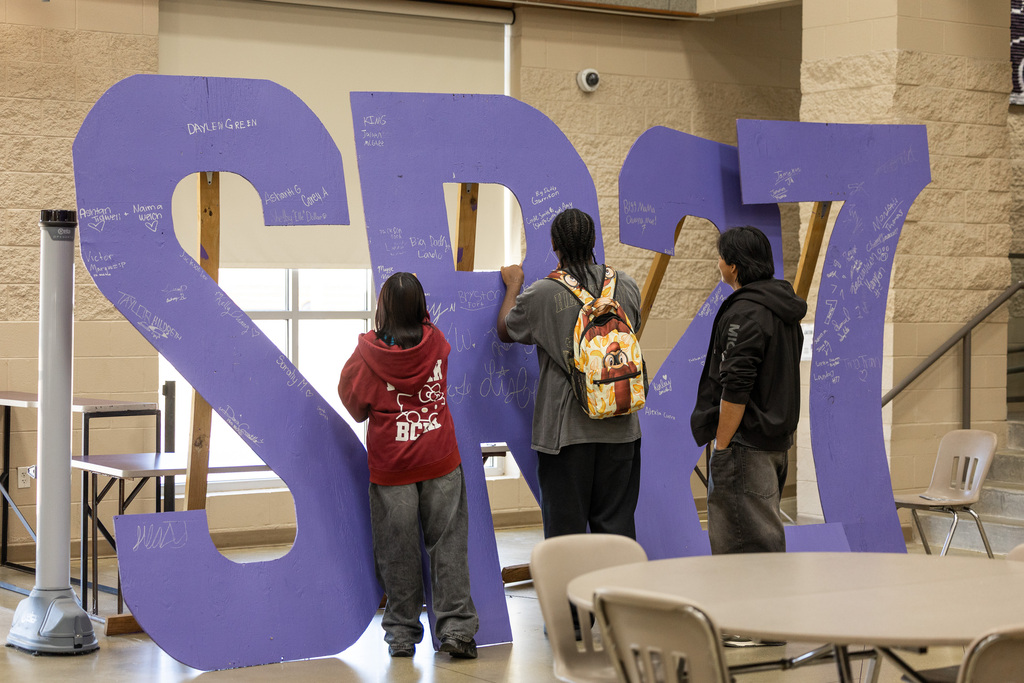 Class of 2027 sign their senior letters
