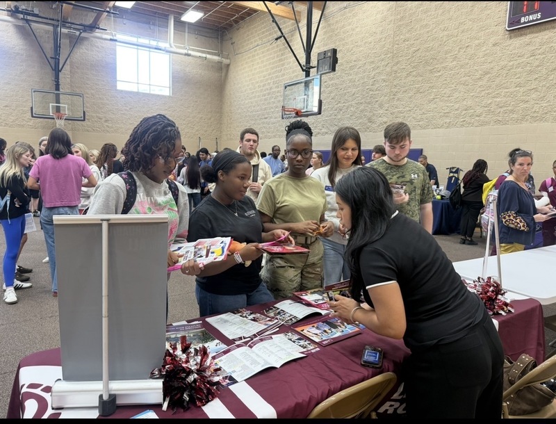 Seniors attend EHS college fair