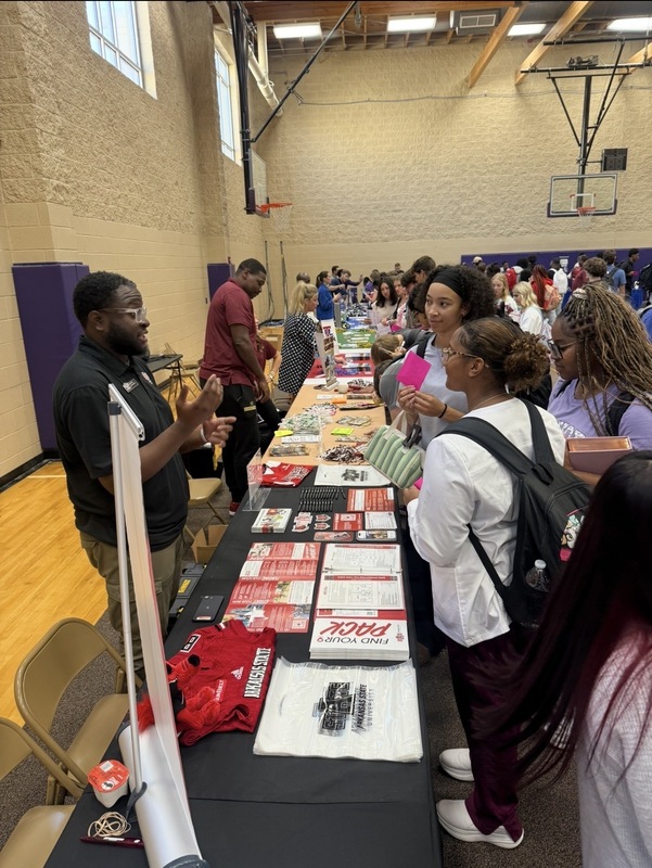 Seniors attend EHS college fair