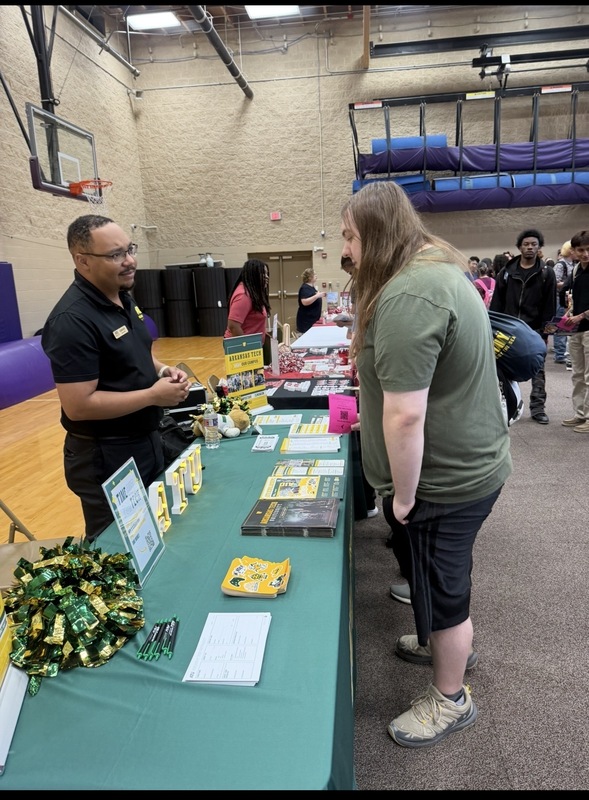 Seniors attend EHS college fair
