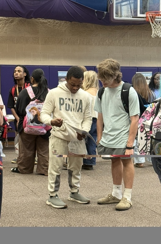 Seniors attend EHS college fair