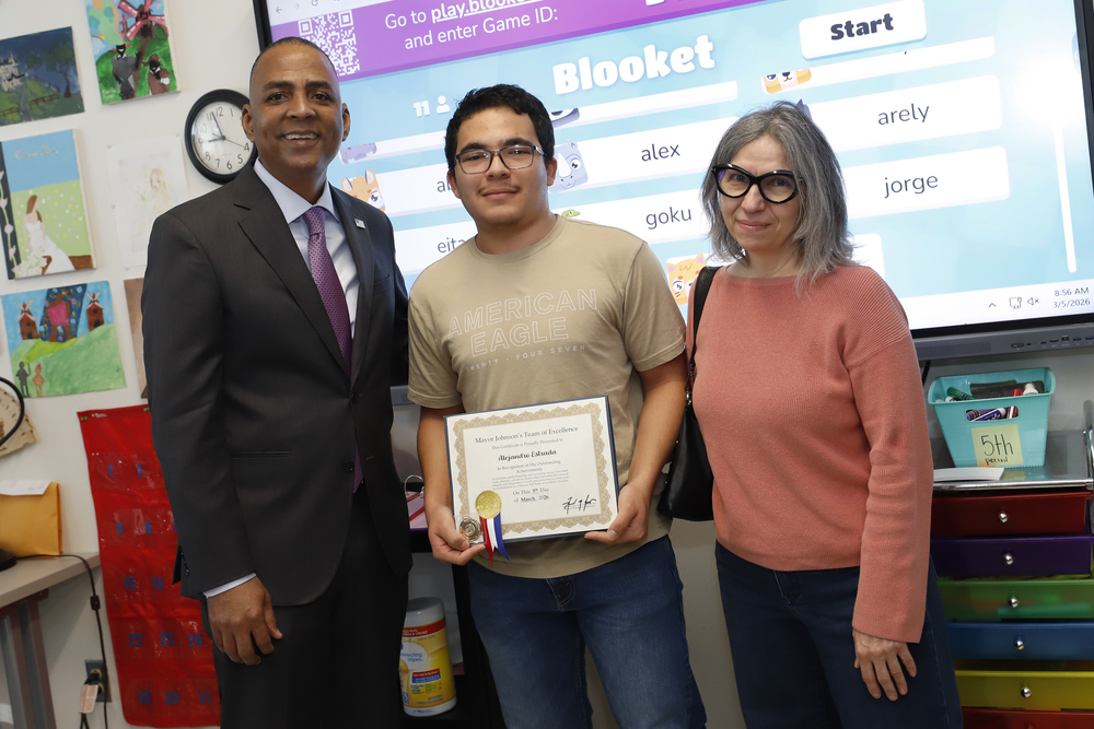 El Paso Mayor Honors Franklin student