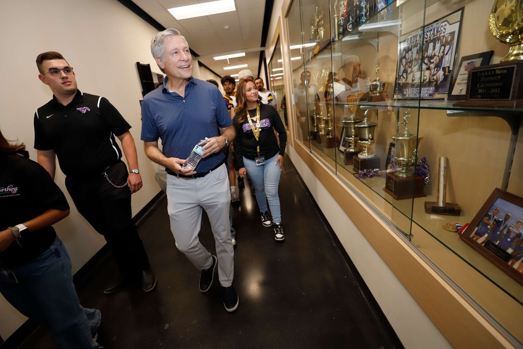 Bill Macatee receives tour of Burges High School from students