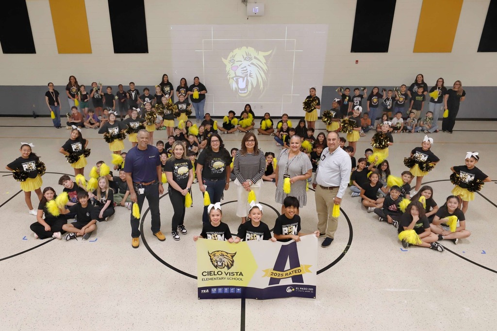  Cielo Vista Elementary School takes group photo with a-rated campus banner