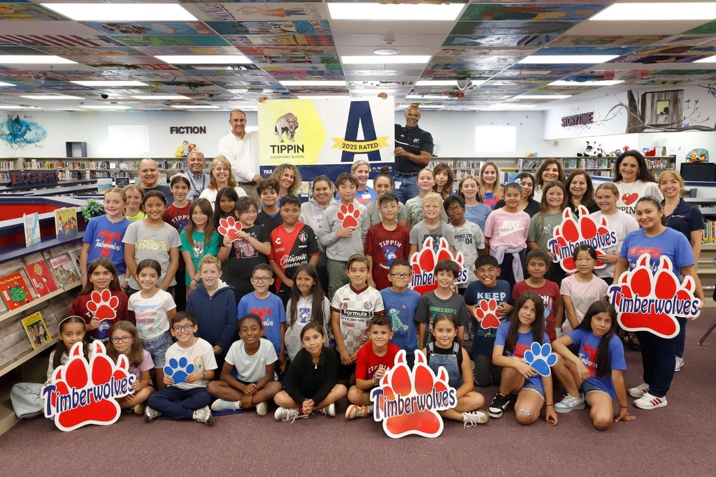 Tippin  Elementary School takes group photo with a-rated campus banner