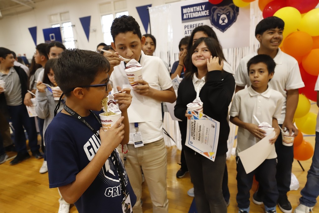 Guillen students eating ramen noodles