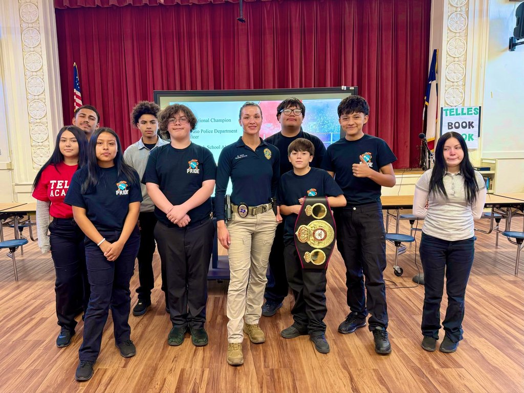 Stephanie Han takes group photo with Telles Academy students